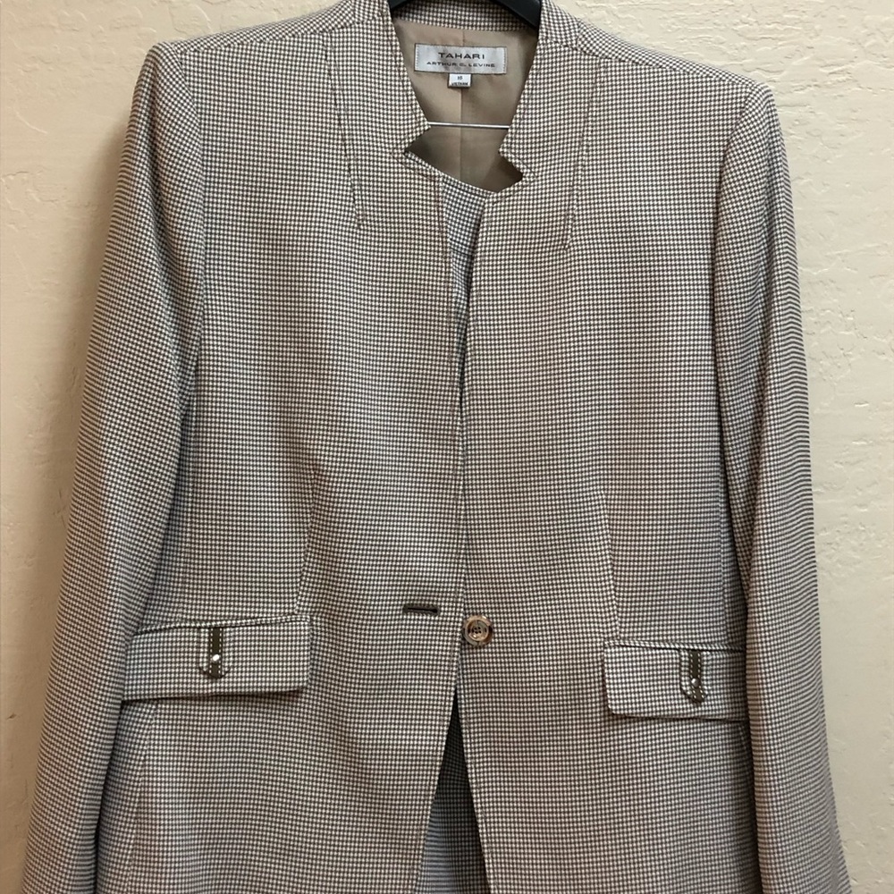 Tahari Malibu Magic 2piece suit 💼